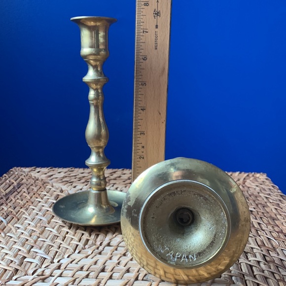Vintage set of 2 heavy brass candlesticks - Picture 8 of 8